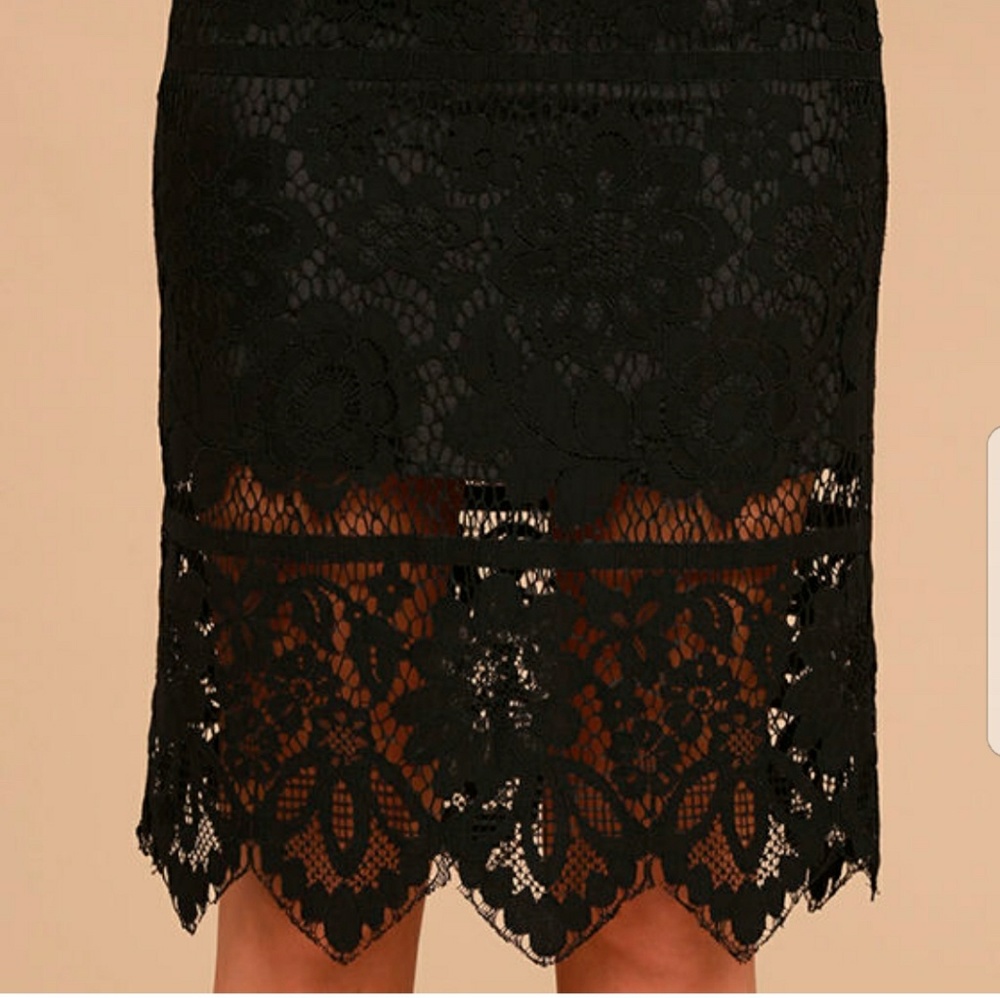 Lace highwaisted midi skirt